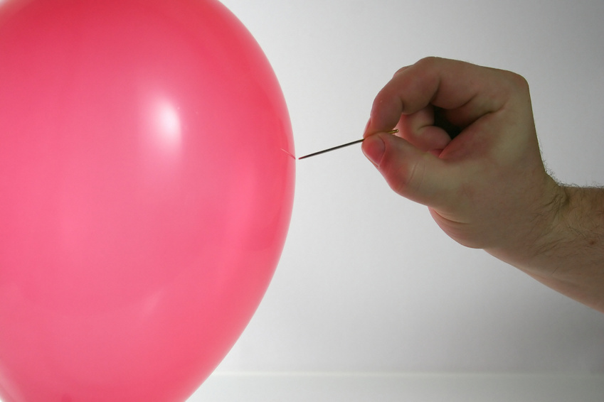 Luftballon mit Nadel - balloon with needle